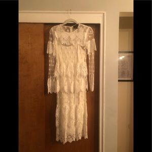 Beautiful!! Burberry Runway lace dress! 🤍🤍🤍